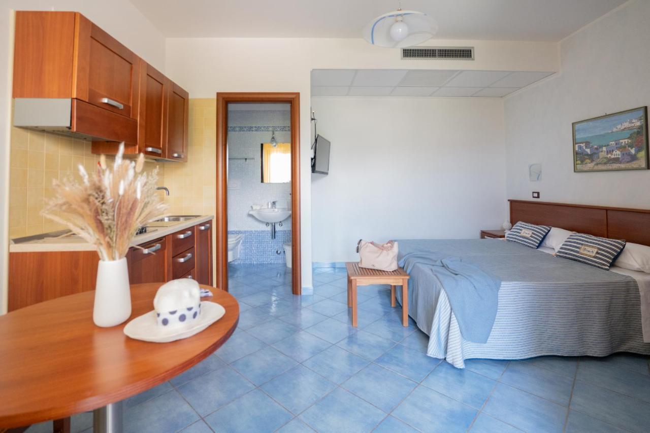 Hotel Residence Torre Del Porto Матината Стая снимка