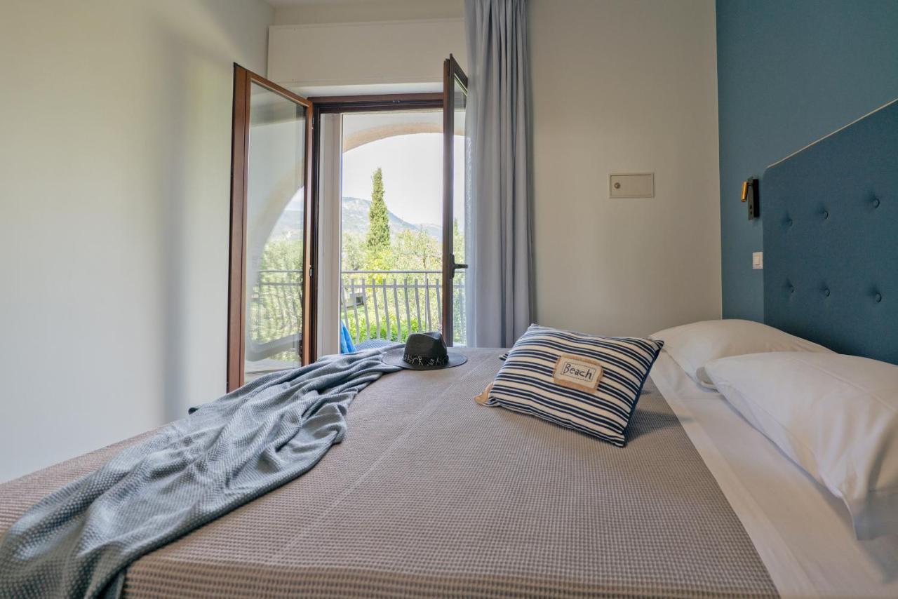 Hotel Residence Torre Del Porto Матината Стая снимка