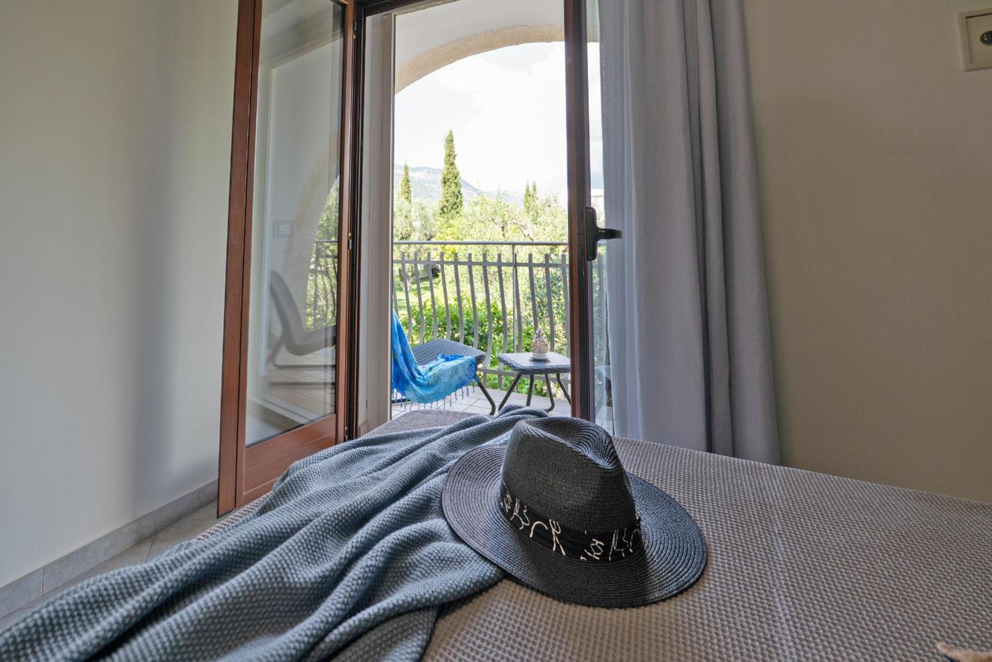Hotel Residence Torre Del Porto Матината Стая снимка